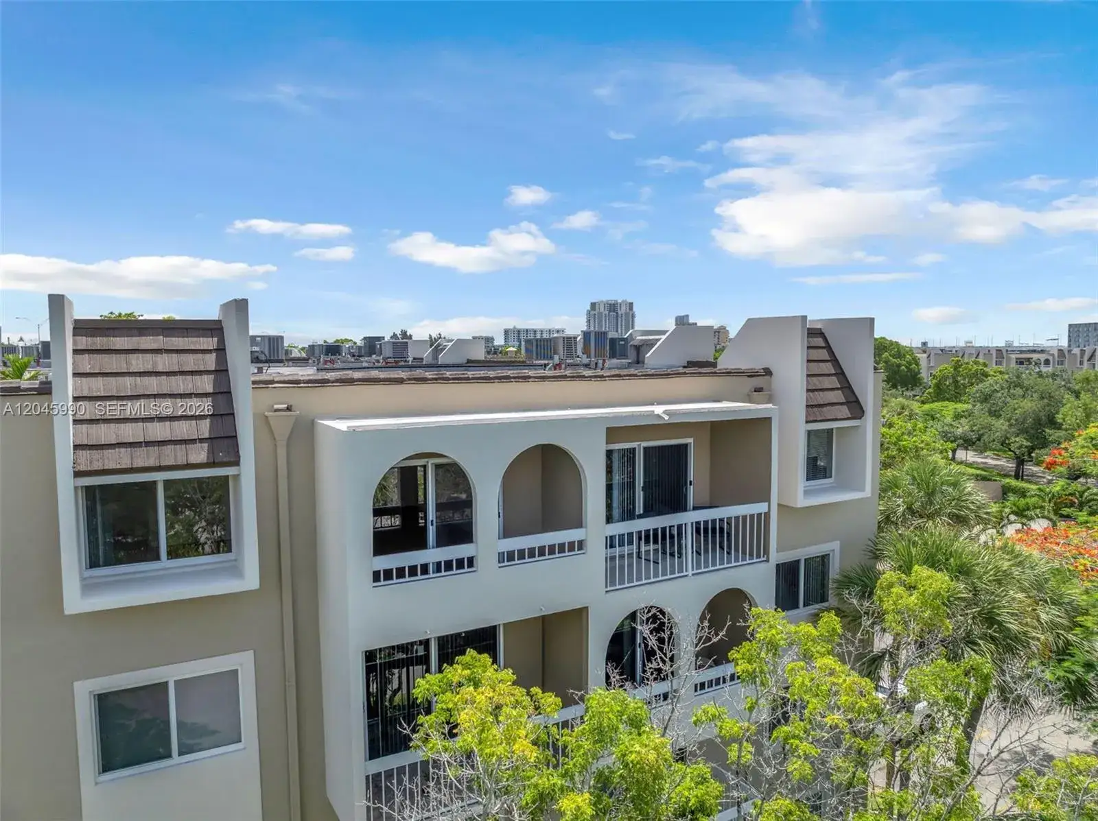 1 bedroom 1 bath Residential Lease for rent at 8101 Camino Real # 402, Miami FL 33143