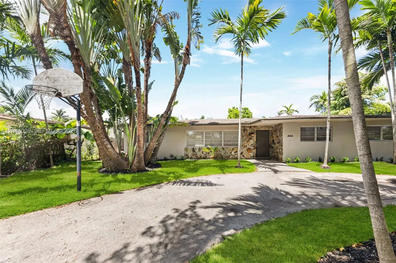 5 bedroom 3 bath Residential Lease for rent at 945 NE 176th St, Miami FL 33162