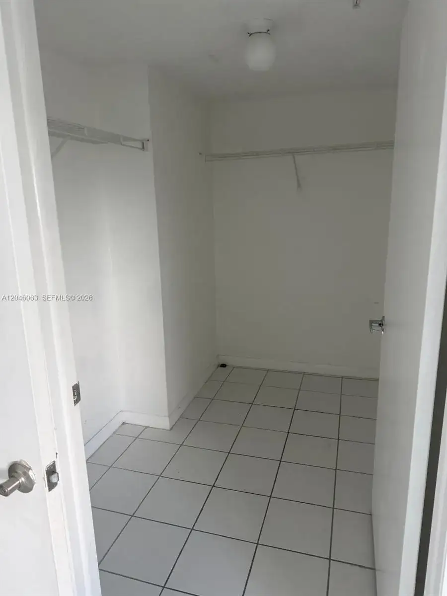 2 bedroom 2 bath Residential Lease for rent at 21 E 3rd St # 405, Hialeah FL 33010