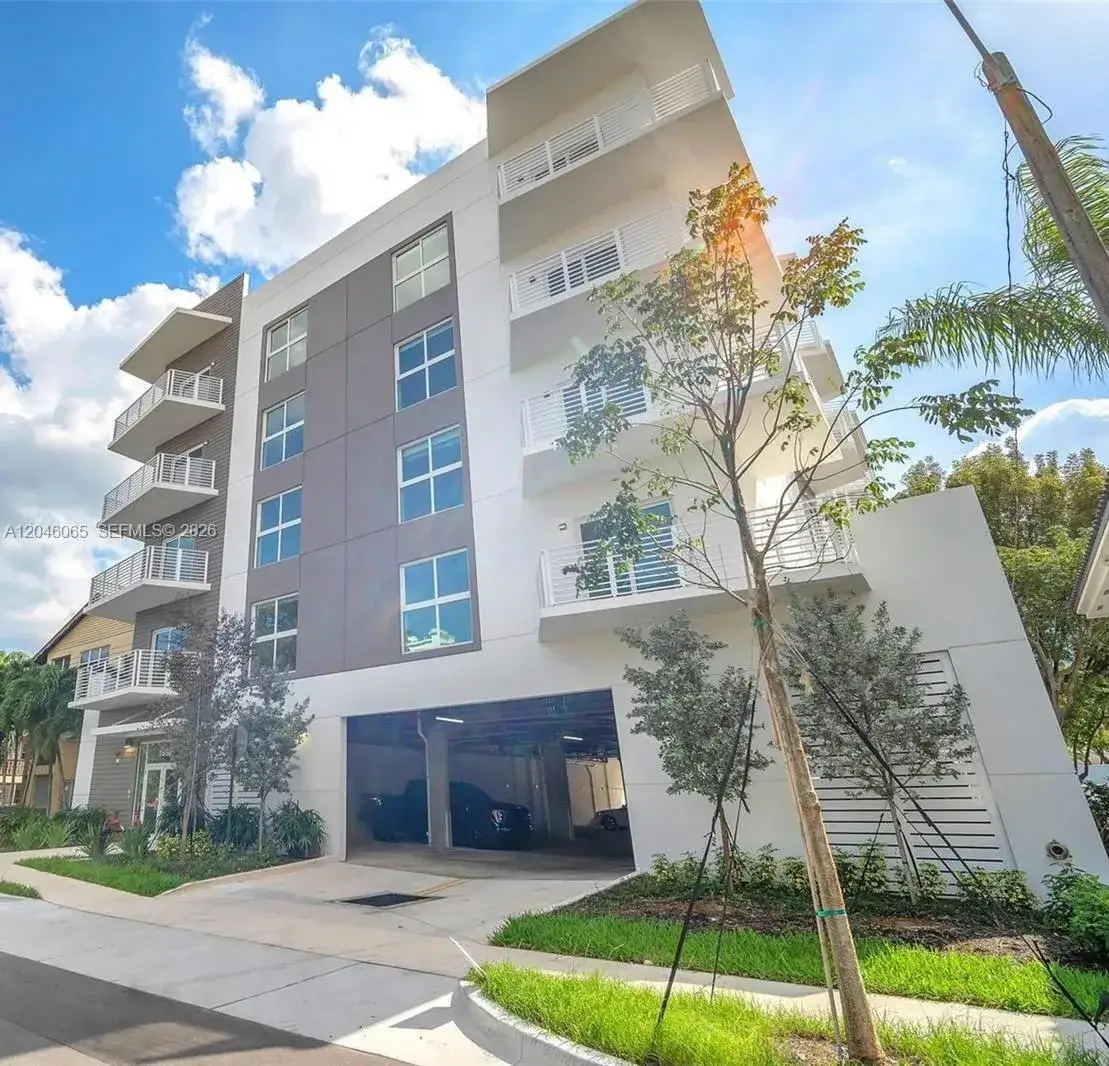 1 bedroom 1 bath Residential Lease for rent at 1938 Jackson St # 301, Hollywood FL 33020