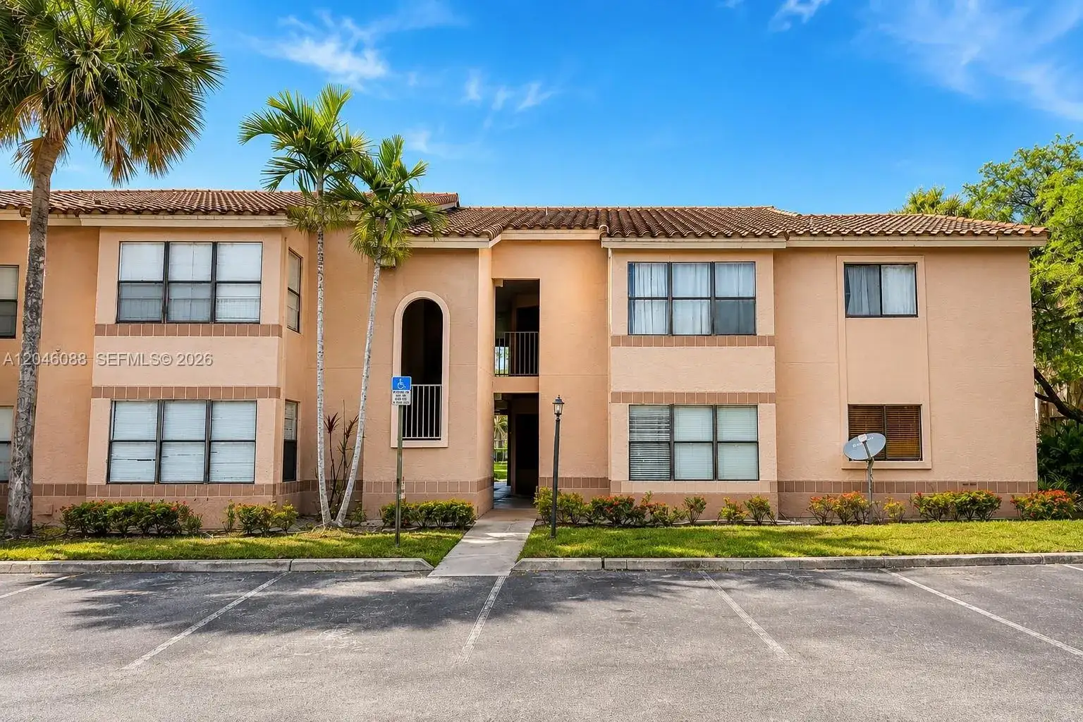 2 bedroom 2 bath Residential for sale at 2986 S University Dr # 8108, Davie FL 33328