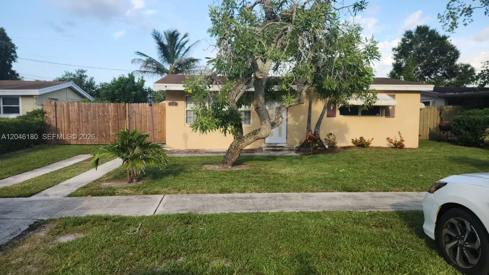 2 bedroom 1 bath Residential for sale at 772 Gardenia Dr, Royal Palm Beach FL 33411