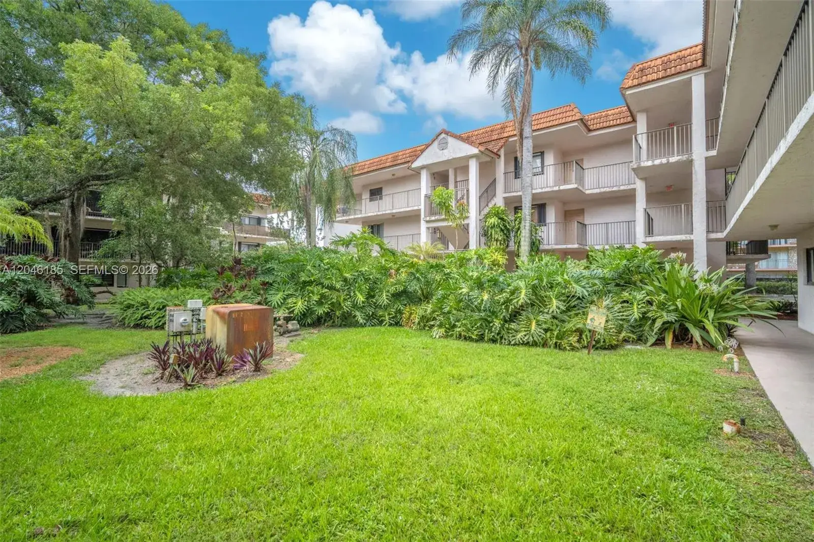 2 bedroom 2 bath Residential for sale at 4720 SW 62nd Way # 103, Davie FL 33314
