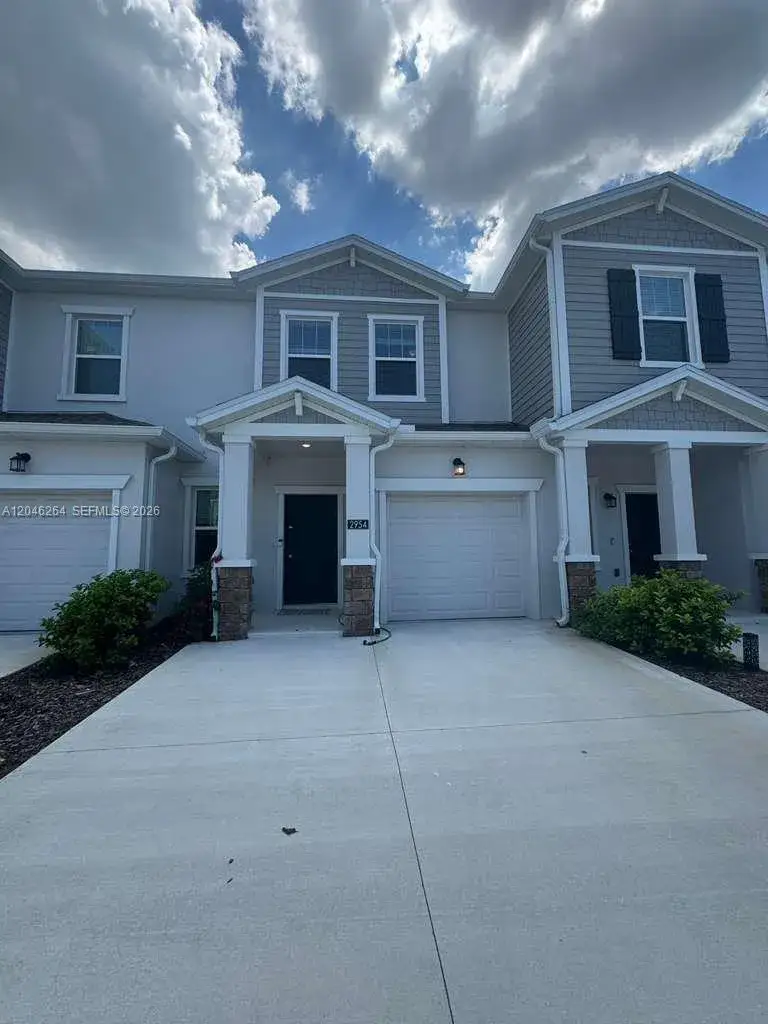 3 bedroom 2 bath Residential Lease for rent at 2954 Savoir Ave, Davenport FL 33837