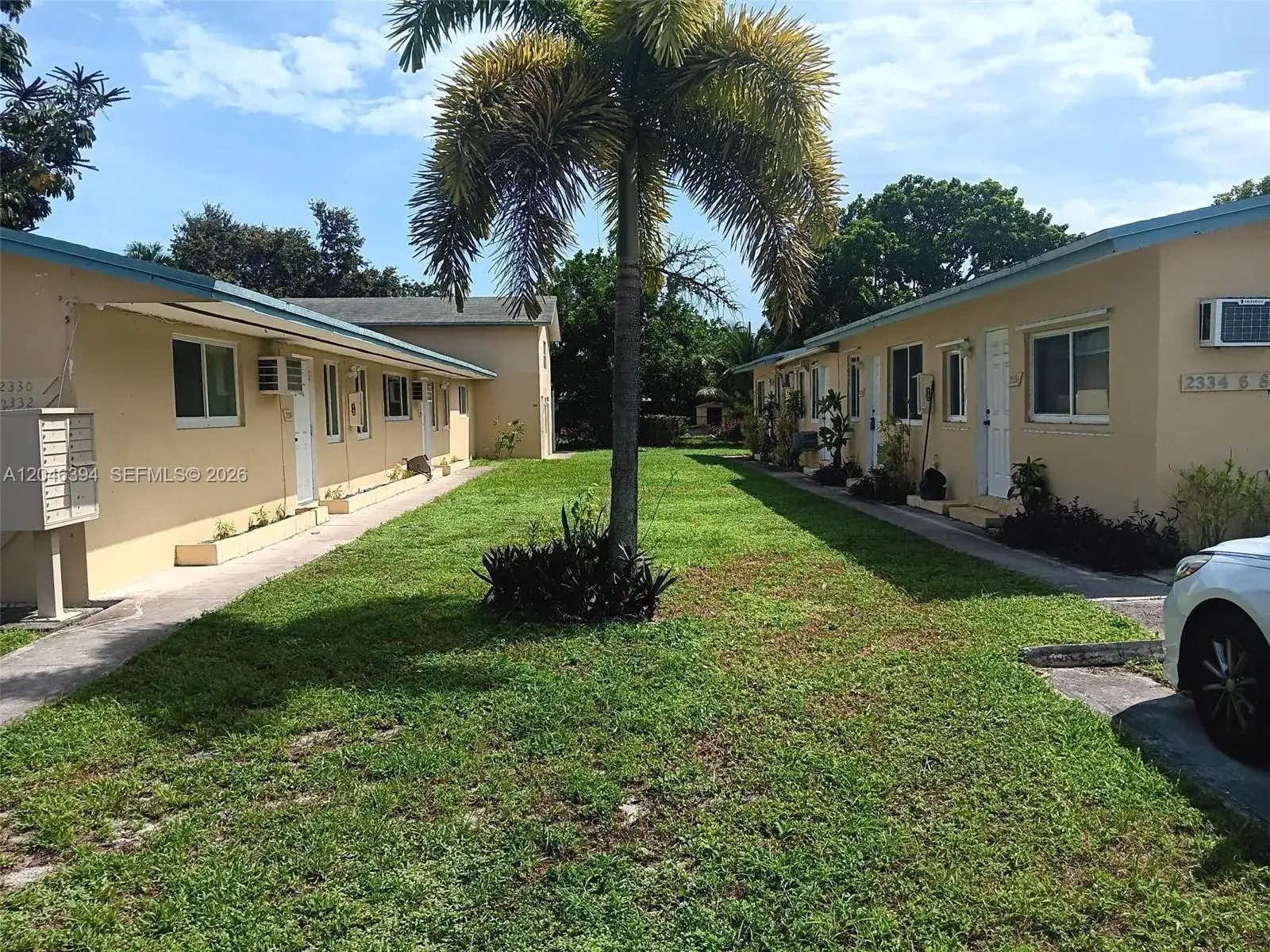 1 bedroom 1 bath Residential Lease for rent at 2334 Grant St # 2336, Hollywood FL 33020