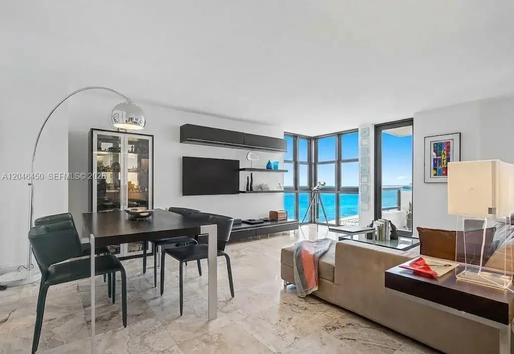 1 bedroom 1 bath Residential for sale at 2555 Collins Ave # 1814, Miami Beach FL 33140