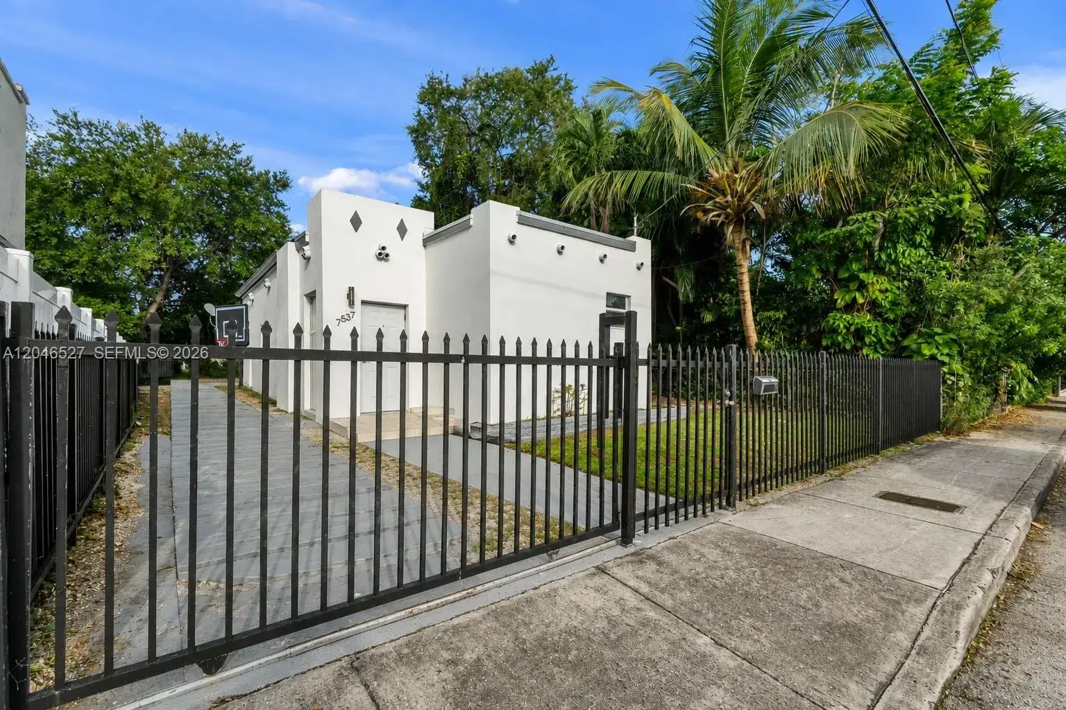 2 bedroom 1 bath Residential Lease for rent at 7537 NW 3rd Ave # 2, Miami FL 33150