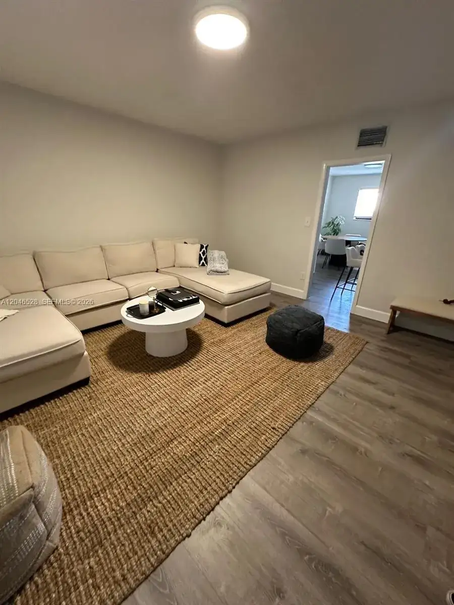 2 bedroom 2 bath Residential Lease for rent at 6805 SW 88th St # 18, Pinecrest FL 33156