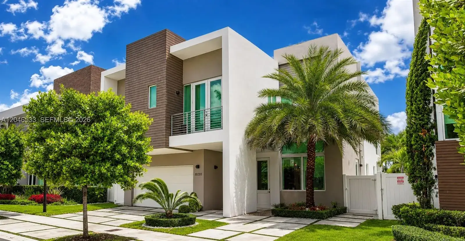 5 bedroom 5 bath Residential Lease for rent at 10561 NW 68th Ter, Doral FL 33178