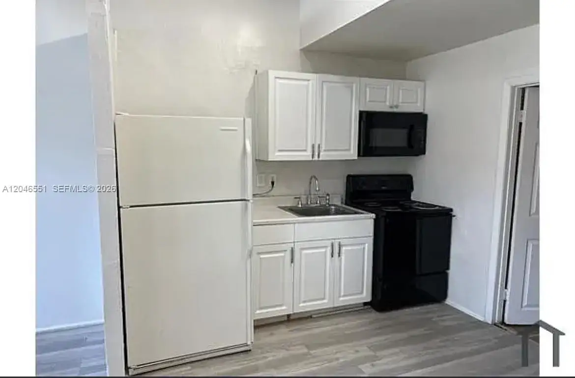 2 bedroom 1 bath Residential Lease for rent at 2205 Roosevelt St # 2, Hollywood FL 33020