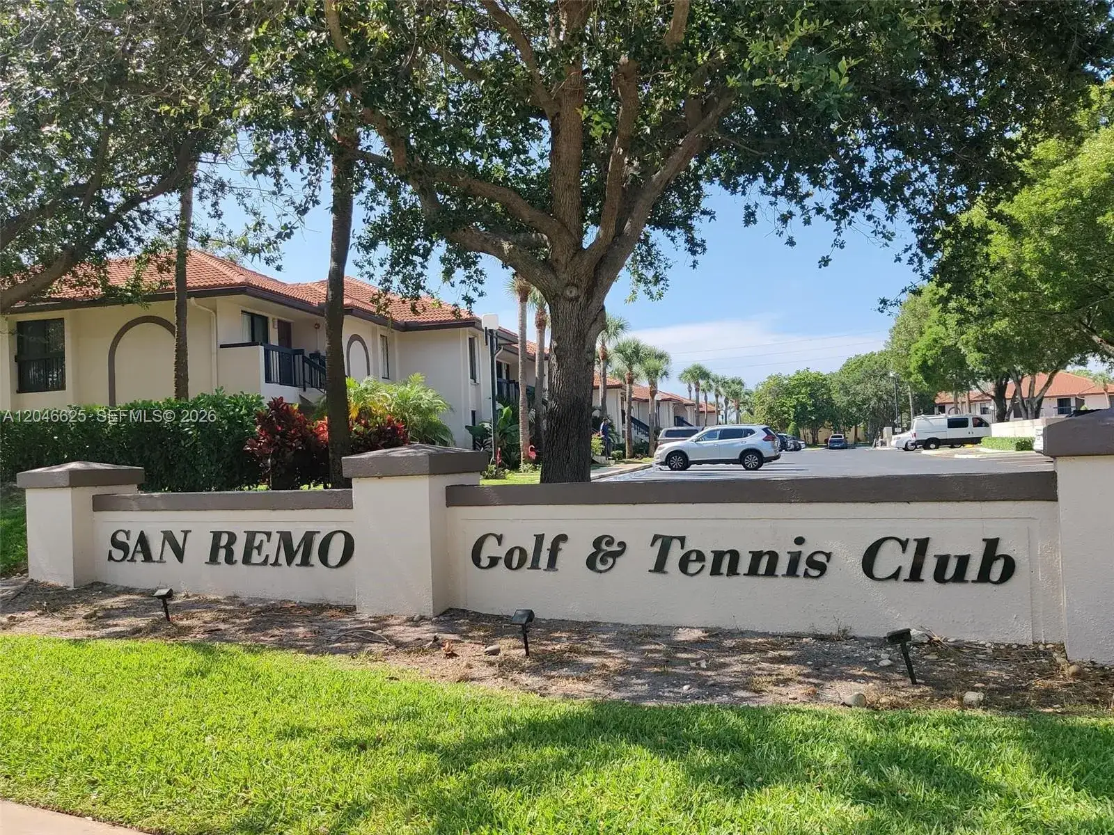 2 bedroom 2 bath Residential Lease for rent at 300 E Club Cir # 108, Boca Raton FL 33487