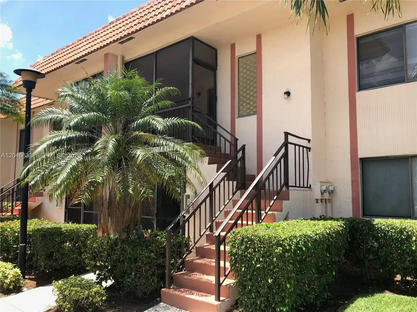 2 bedroom 2 bath Residential Lease for rent at 369 Lakeview Dr # 203, Weston FL 33326