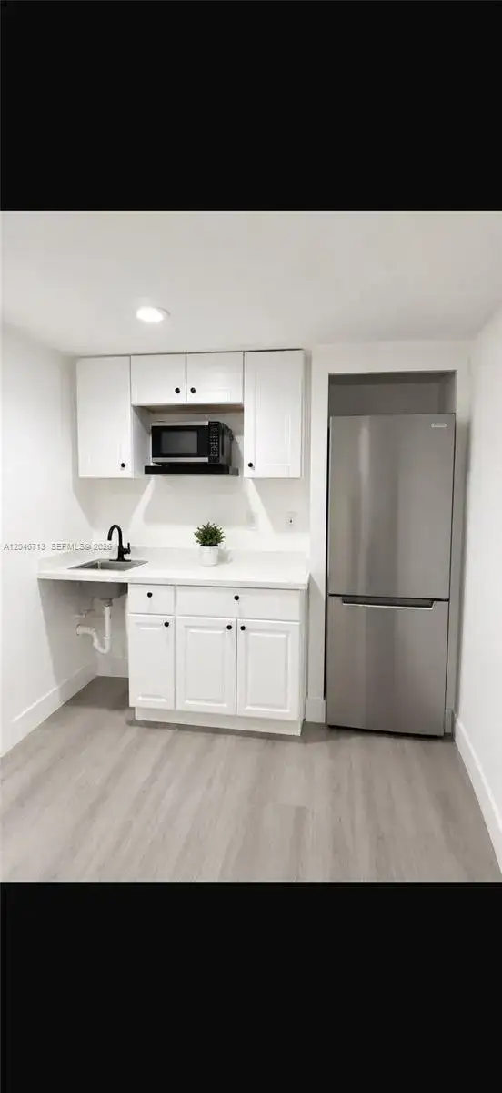 1 bedroom 1 bath Residential Lease for rent at 14321 Madison St # 1, Miami FL 33176