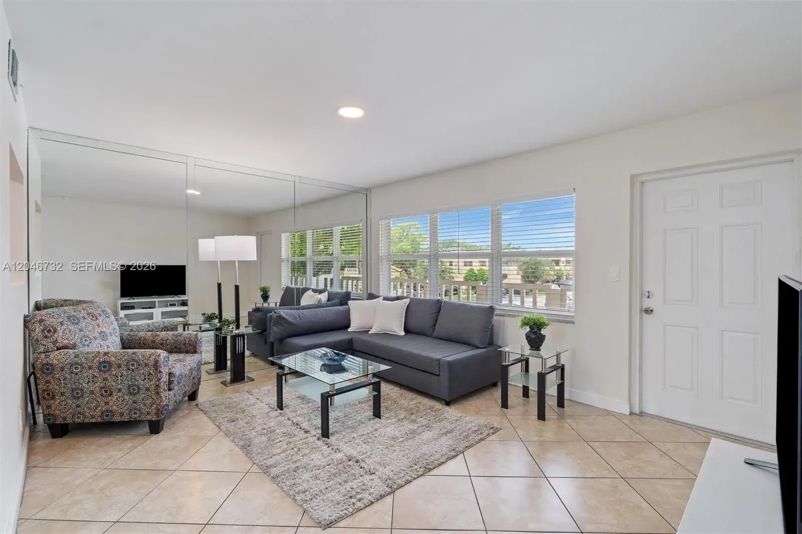 1 bedroom 1 bath Residential for sale at 9101 Sunrise Lakes Blvd # 202, Sunrise FL 33322