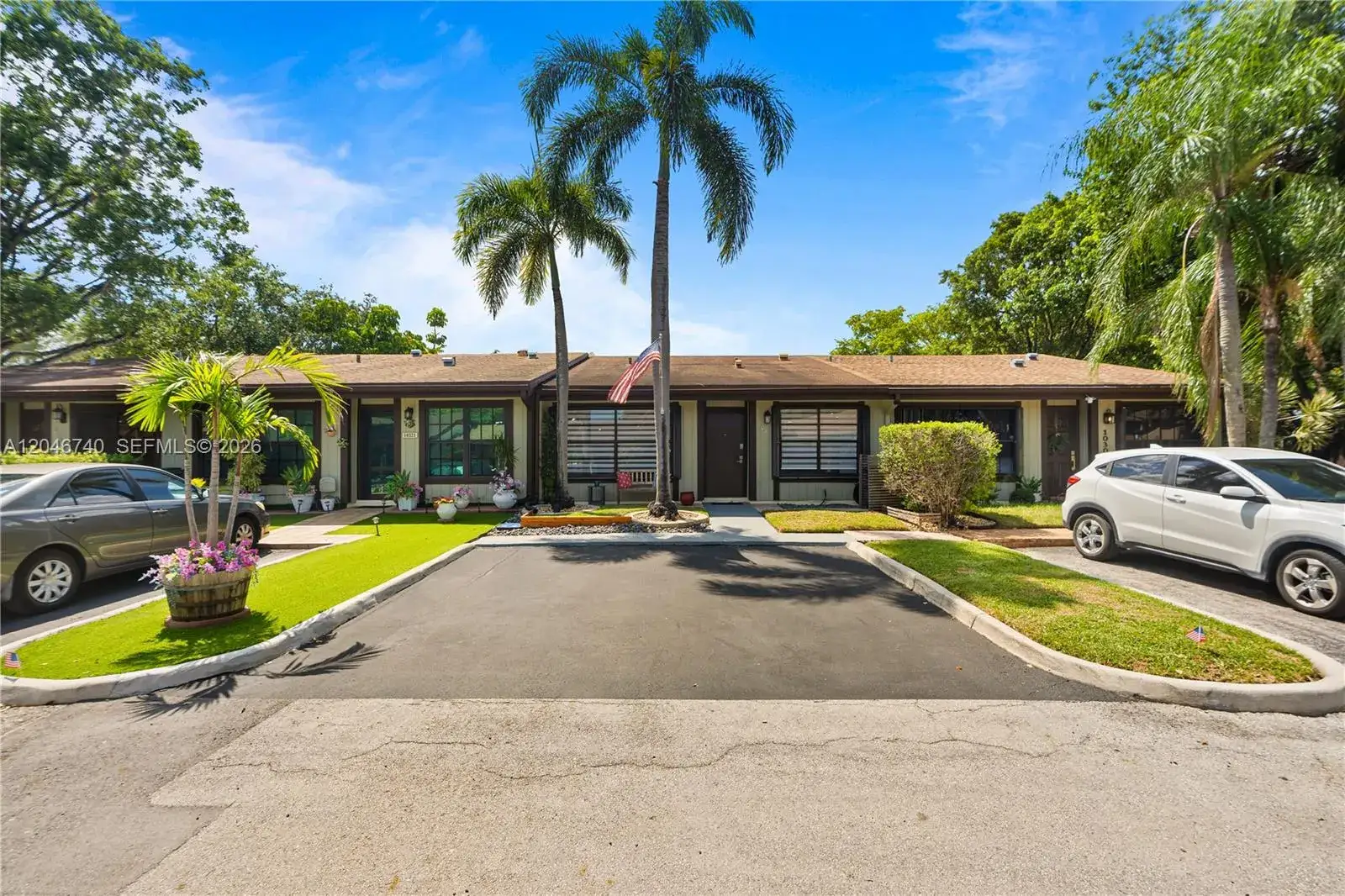 2 bedroom 2 bath Residential for sale at 10311 Laurel Ct, Pembroke Pines FL 33026
