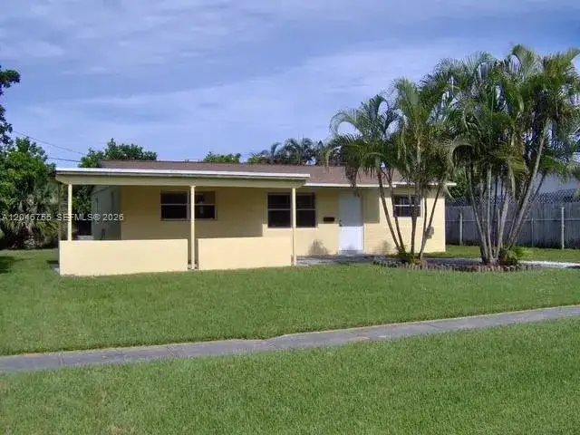 3 bedroom 2 bath Residential Lease for rent at 12096 Dolphin Dr, Palm Beach Gardens FL 33410