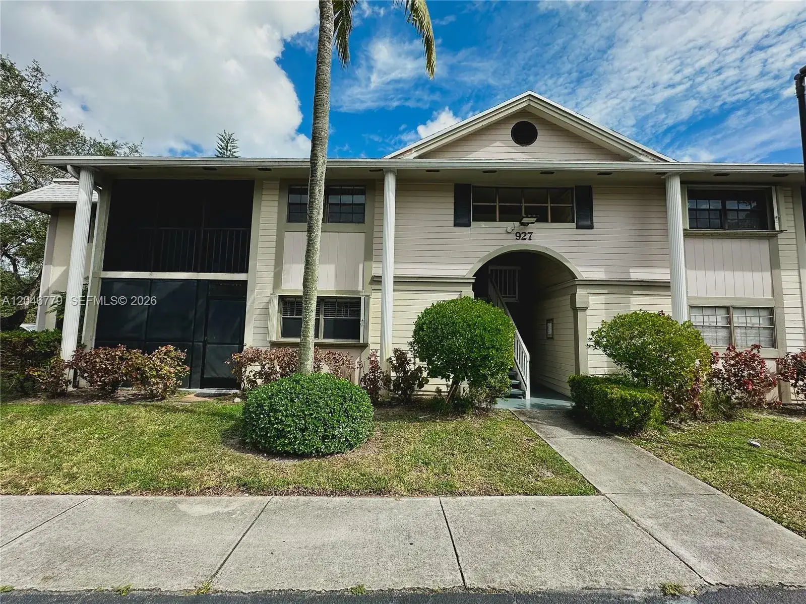 2 bedroom 2 bath Residential Lease for rent at 927 NE 199th St # 101, Miami FL 33179