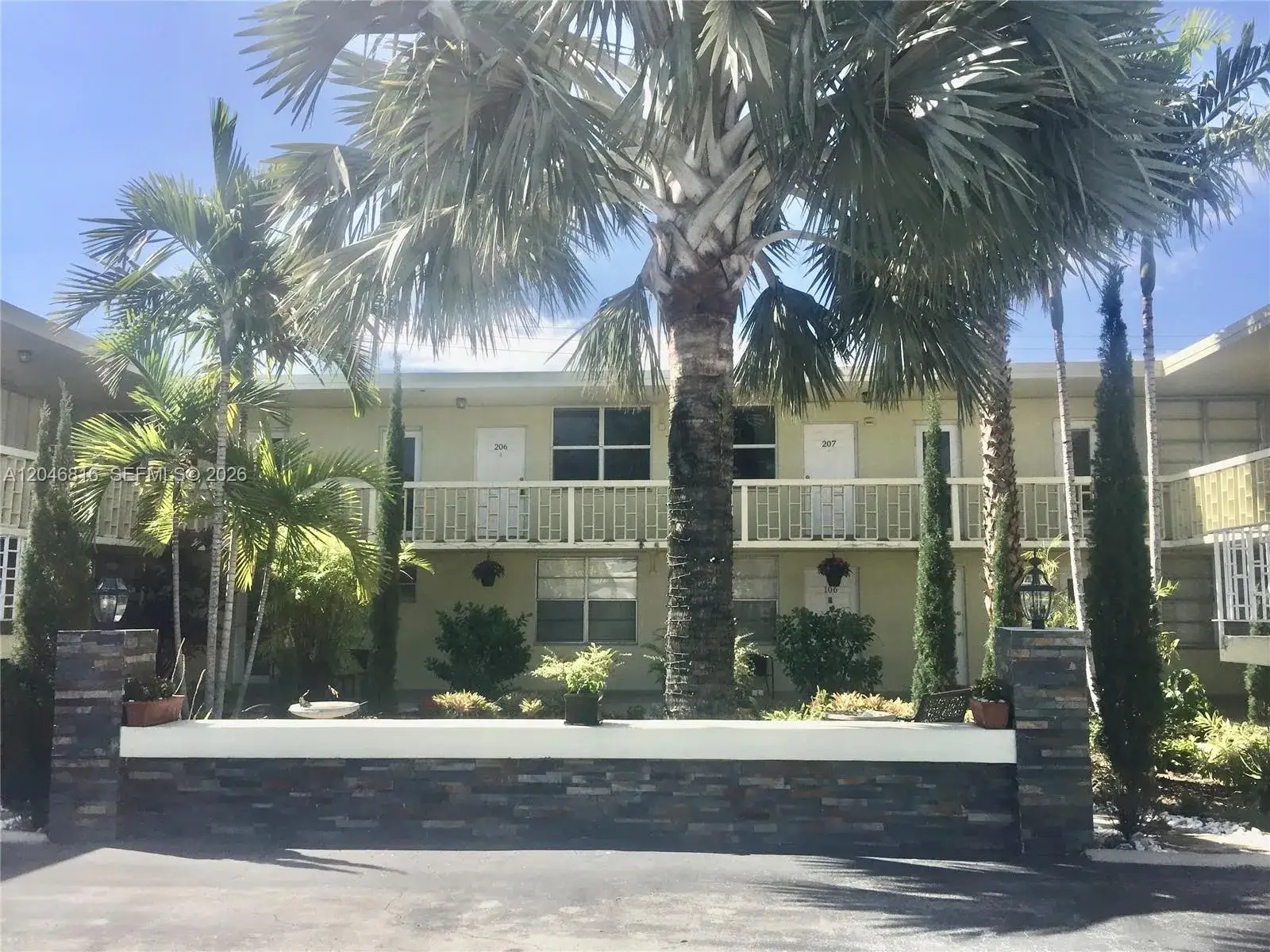 1 bedroom 1 bath Residential Lease for rent at 1720 Funston St # 203, Hollywood FL 33020
