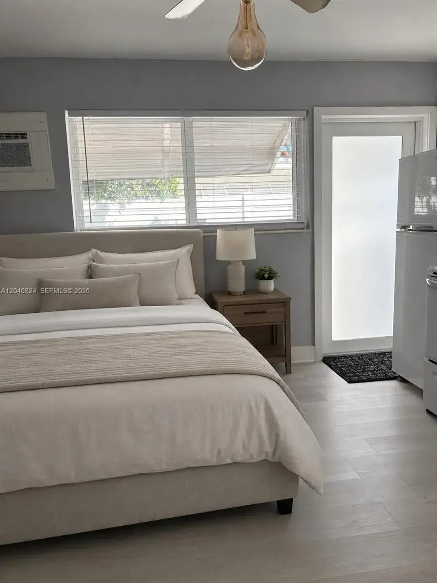 1 bedroom 1 bath Residential Lease for rent at 1101 NE 5th St # 1, Hallandale Beach FL 33009