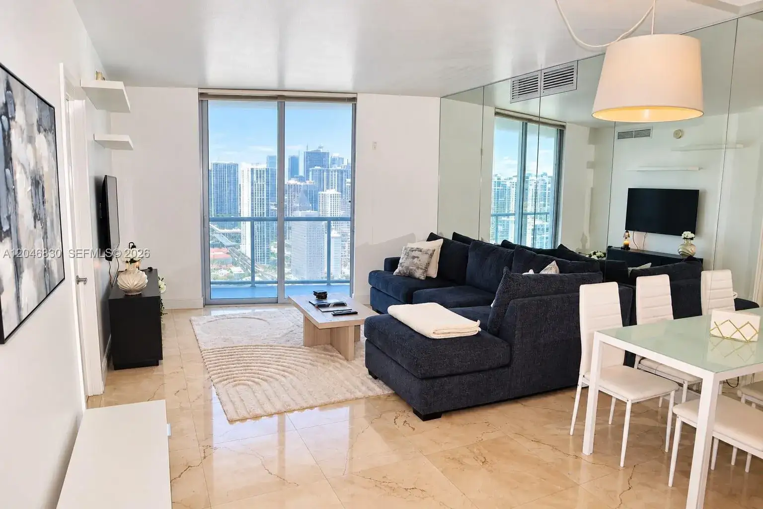 2 bedroom 2 bath Residential Lease for rent at 185 SW 7 ST # 3709, Miami FL 33130