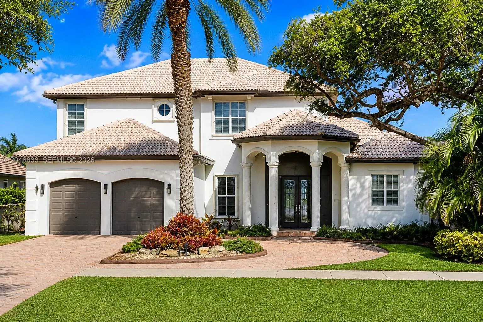 5 bedroom 4 bath Residential for sale at 3683 W Lakes Estates Dr, Davie FL 33328