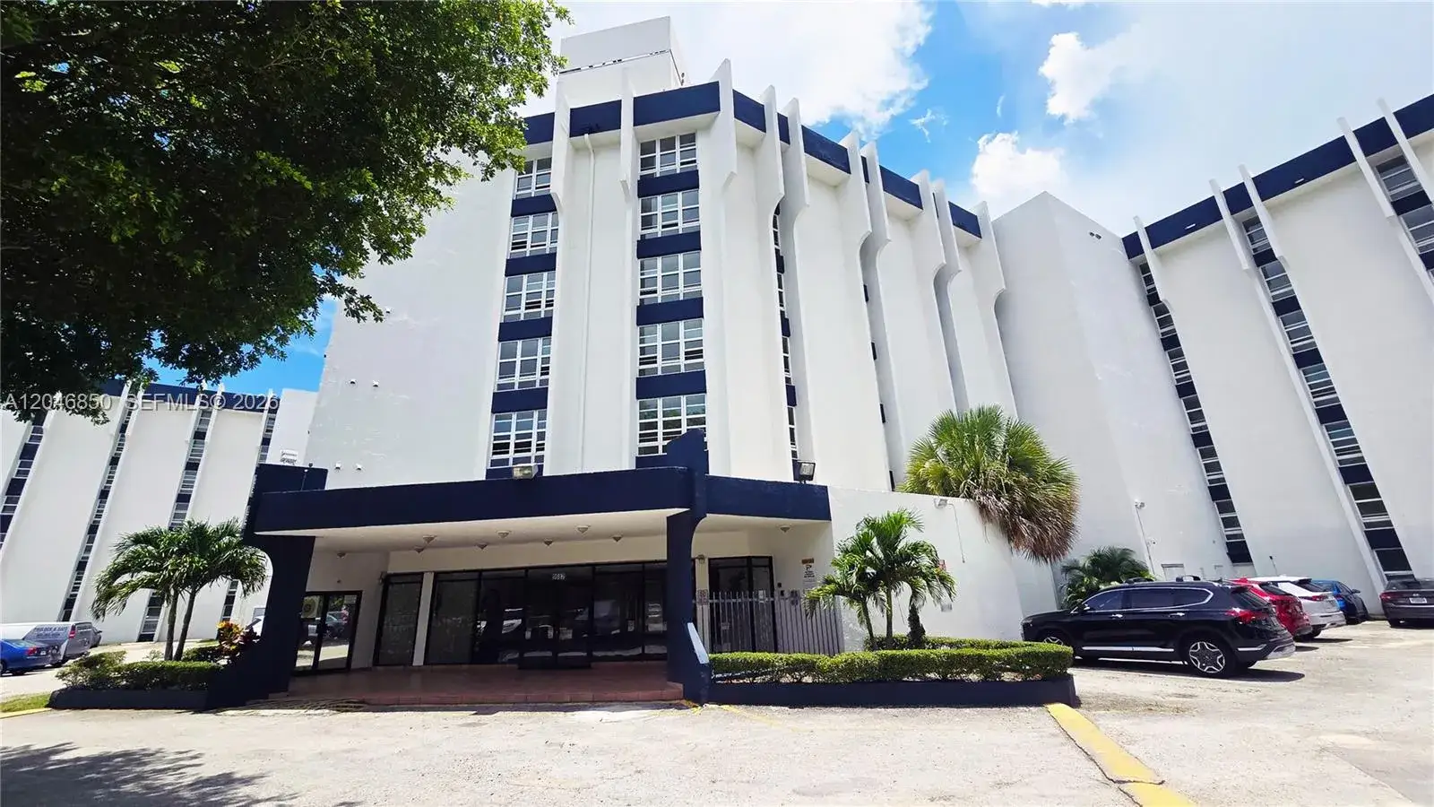 2 bedroom 2 bath Residential for sale at 9682 Fontainebleau Blvd # 203, Miami FL 33172