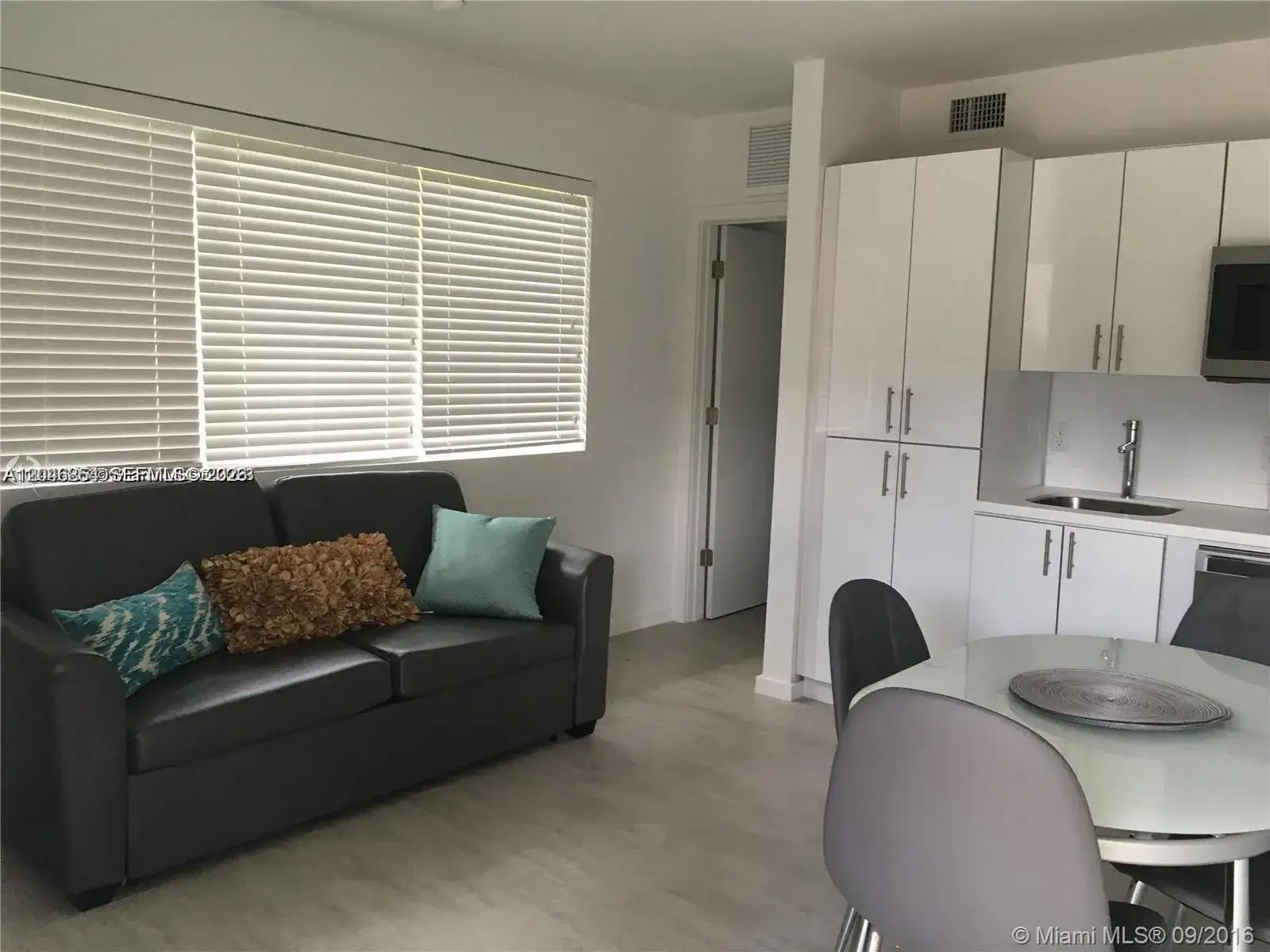 1 bedroom 1 bath Residential Lease for rent at 1601 Meridian Ave # 110, Miami Beach FL 33139