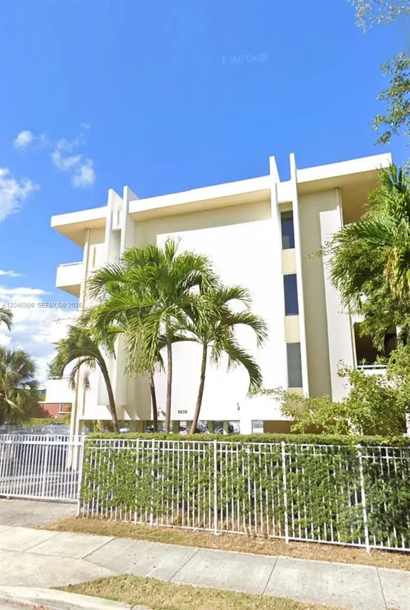 1 bedroom 1 bath Residential Lease for rent at 5839 SW 74th Ter # 104, South Miami FL 33143
