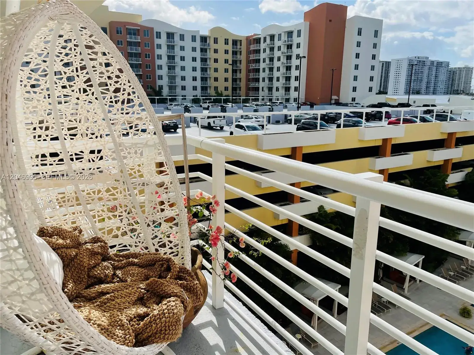 1 bedroom 1 bath Residential for sale at 2775 NE 187 St # 628, Aventura FL 33180