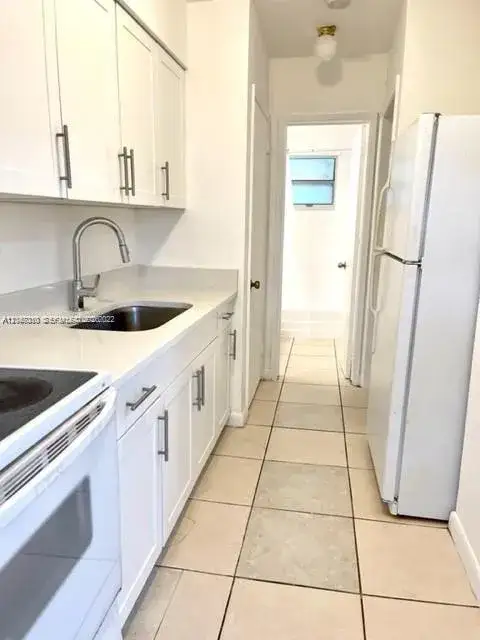 1 bedroom 1 bath Residential Lease for rent at 1204 NE 5th Ave # 3, Fort Lauderdale FL 33304