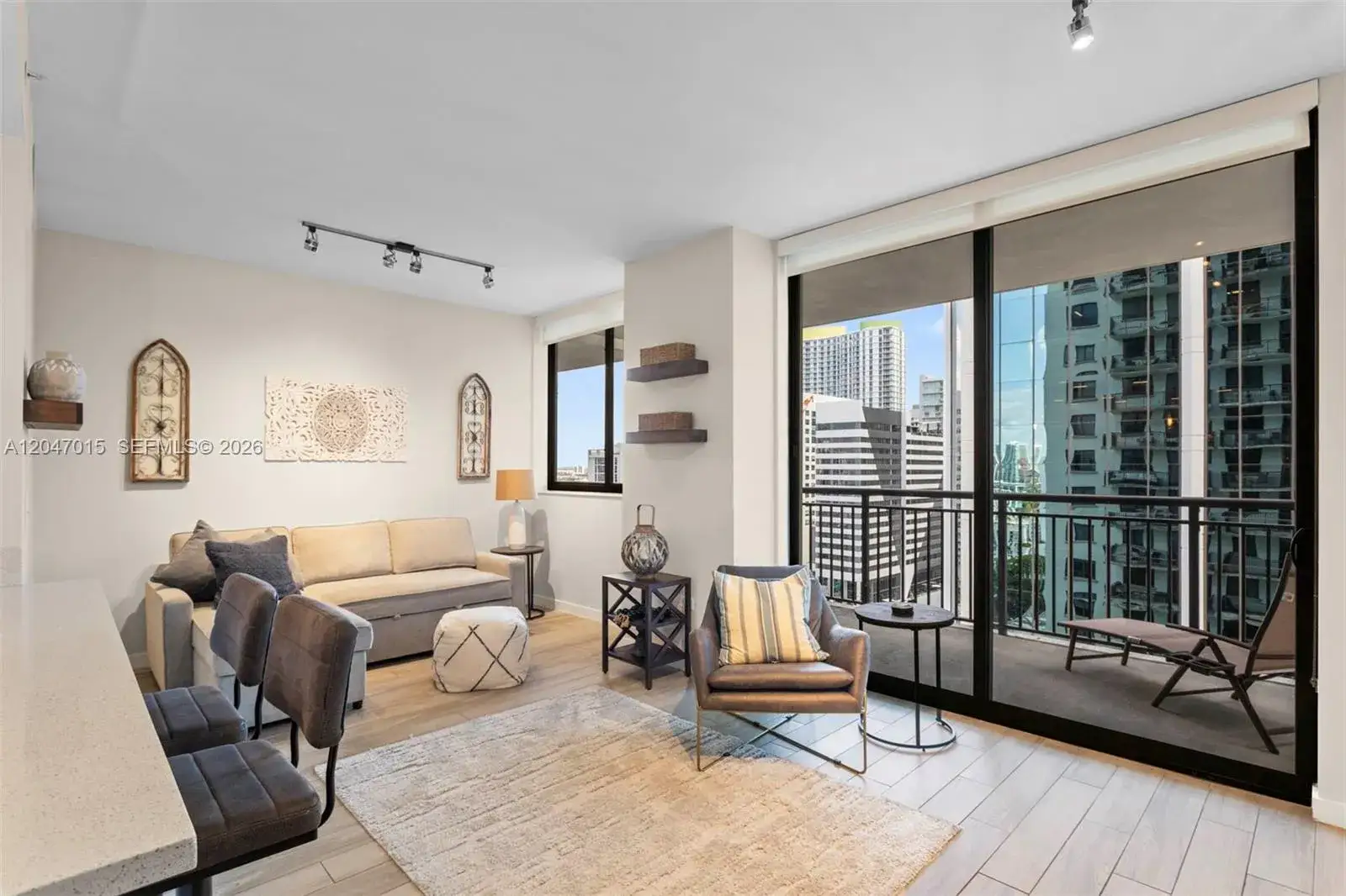 1 bedroom 1 bath Residential for sale at 999 SW 1st Ave # 2015, Miami FL 33130