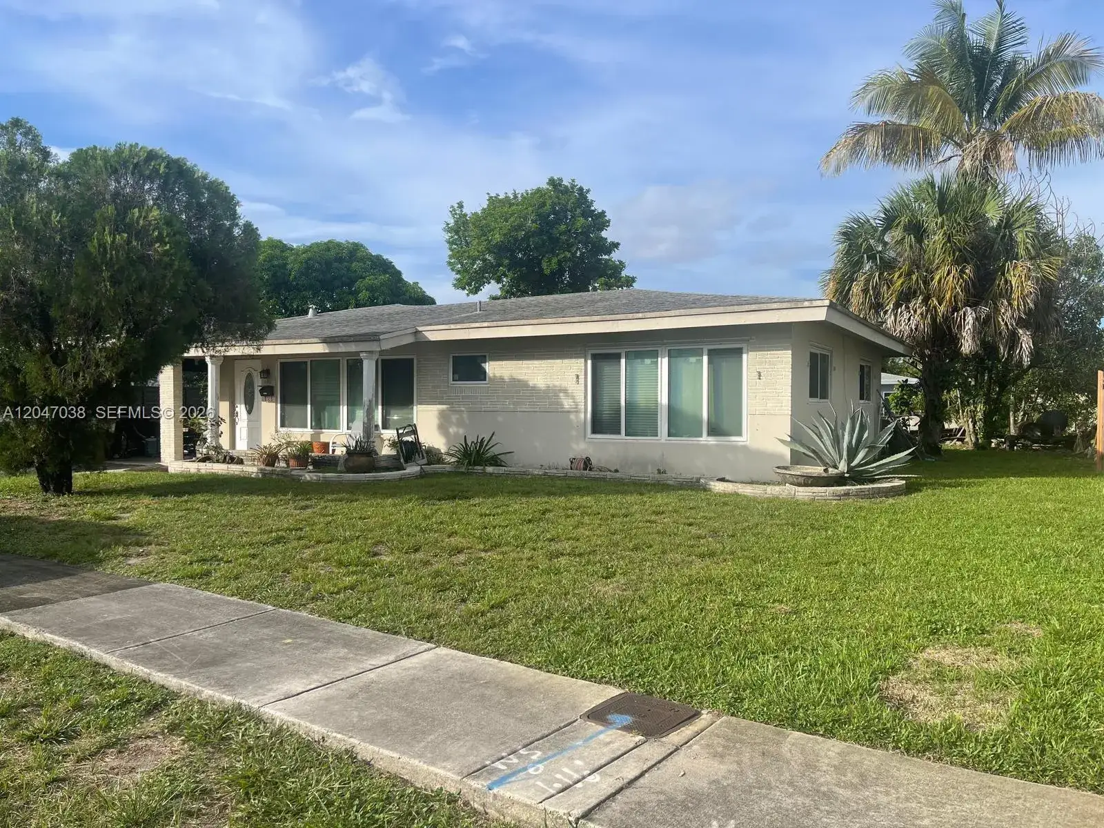3 bedroom 2 bath Residential for sale at 400 Long Island Ave, Fort Lauderdale FL 33312