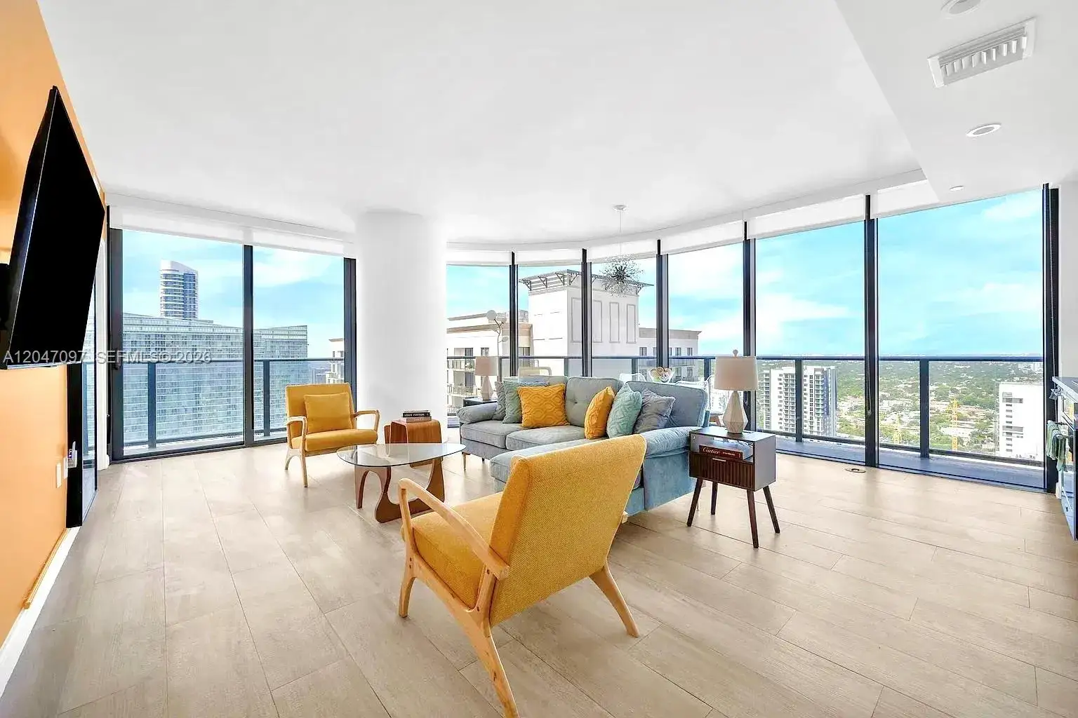2 bedroom 2 bath Residential Lease for rent at 55 SW 9th St # 3306, Miami FL 33130