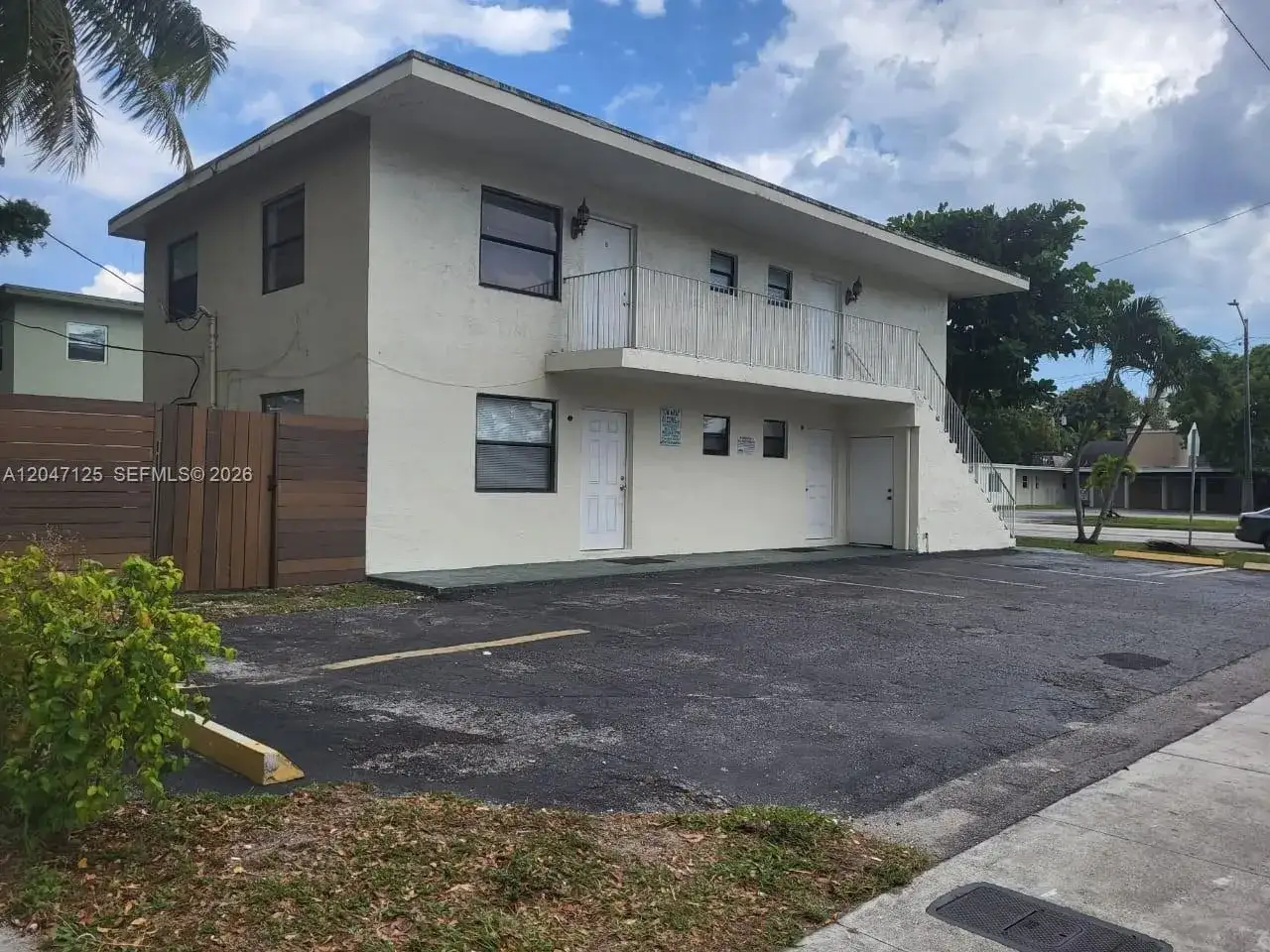 3 bedroom 2 bath Residential Lease for rent at 15 NE 13th St # B, Fort Lauderdale FL 33304