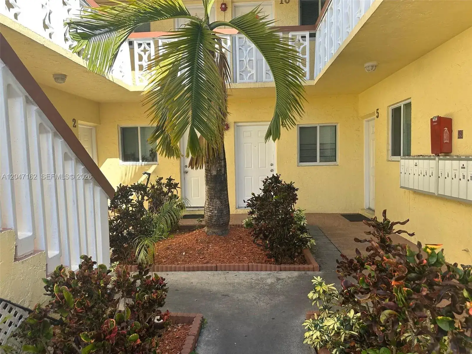 2 bedroom 1 bath Residential Lease for rent at 724 NE 4th St # 9, Hallandale Beach FL 33009