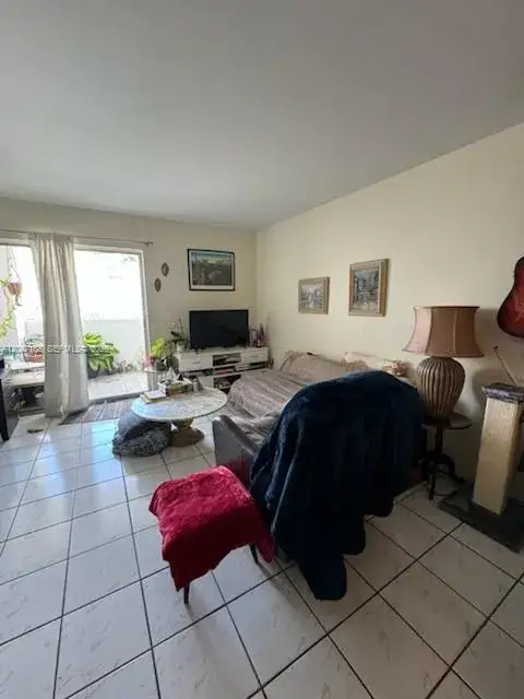 1 bedroom 1 bath Residential for sale at 2000 Biarritz Dr # 404, Miami Beach FL 33141