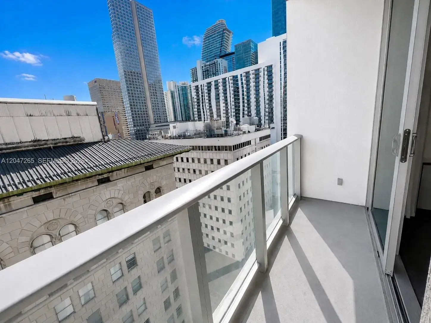 1 bedroom 1 bath Residential Lease for rent at 151 SE 1st St # 1602, Miami FL 33131