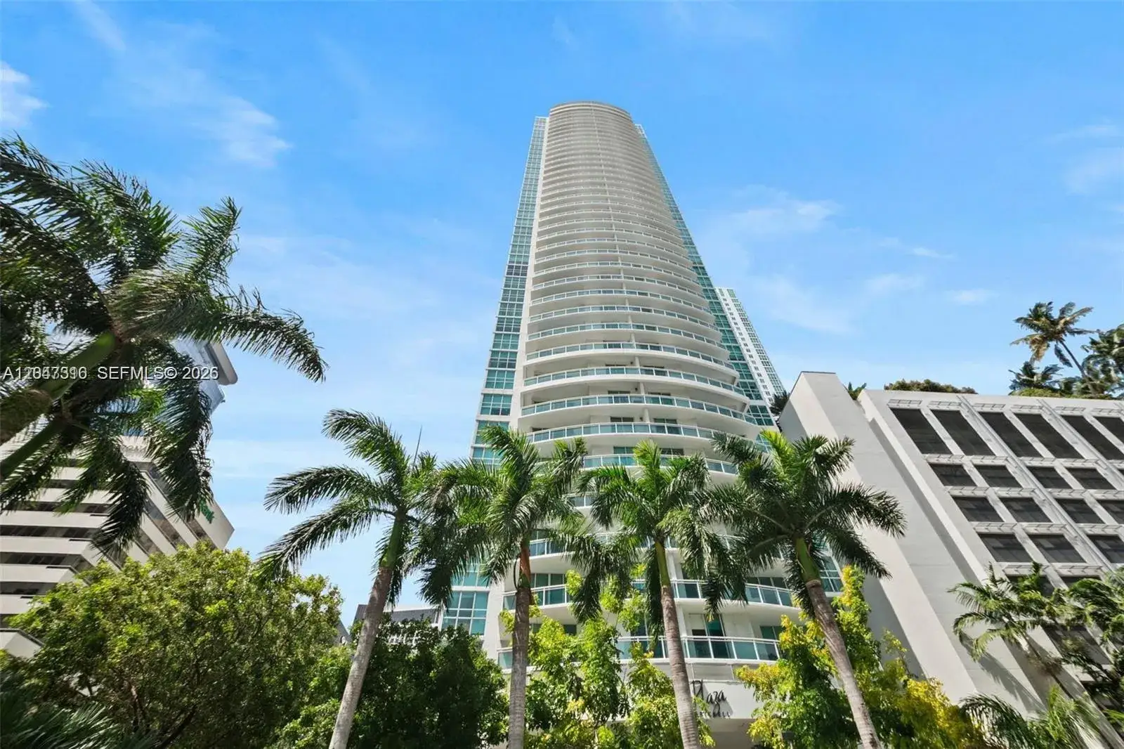 2 bedroom 2 bath Residential Lease for rent at 951 Brickell Ave # 3207, Miami FL 33131