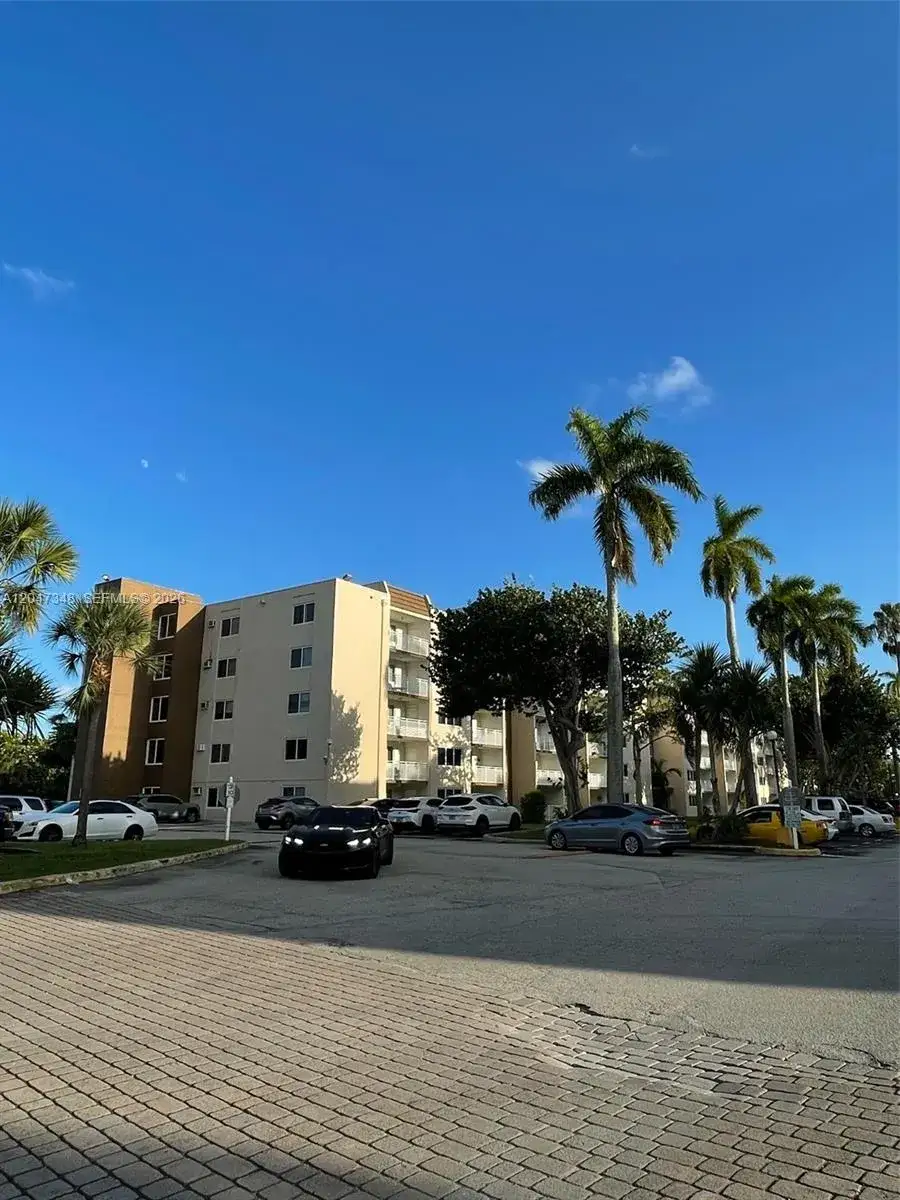 1 bedroom 1 bath Residential Lease for rent at 6950 Miami Gardens Dr # 312A, Hialeah FL 33015