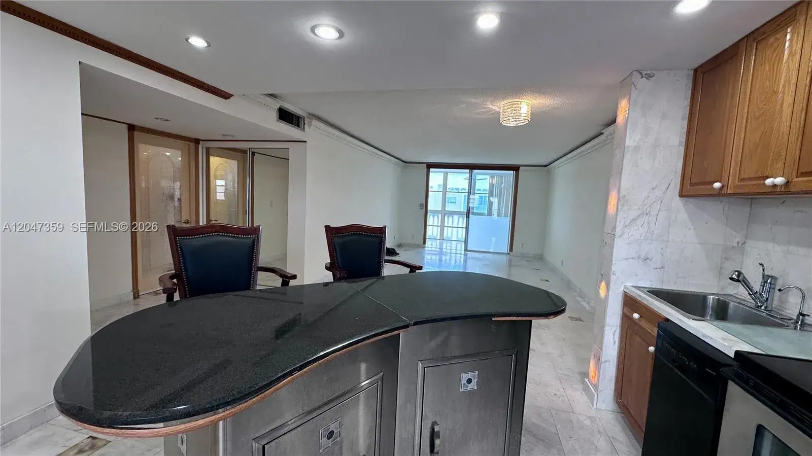 1 bedroom 1 bath Residential Lease for rent at 301 NE 14th Ave # 703, Hallandale Beach FL 33009