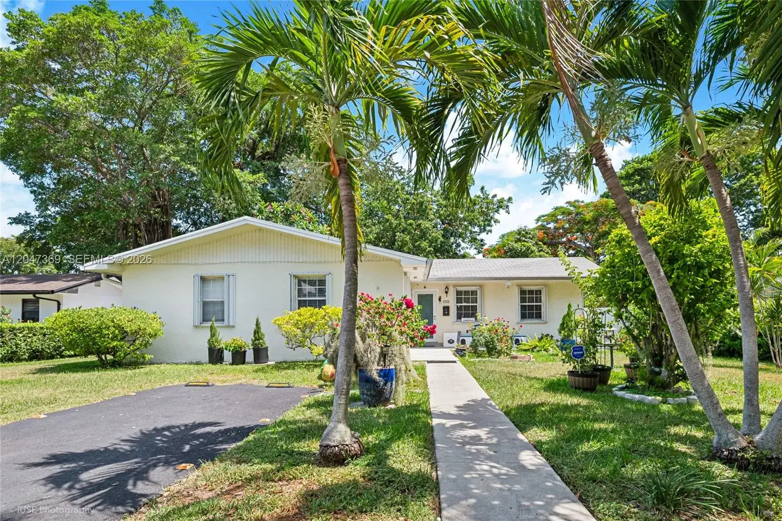 3 bedroom 2 bath Residential for sale at 3750 Percival Ave, Miami FL 33133
