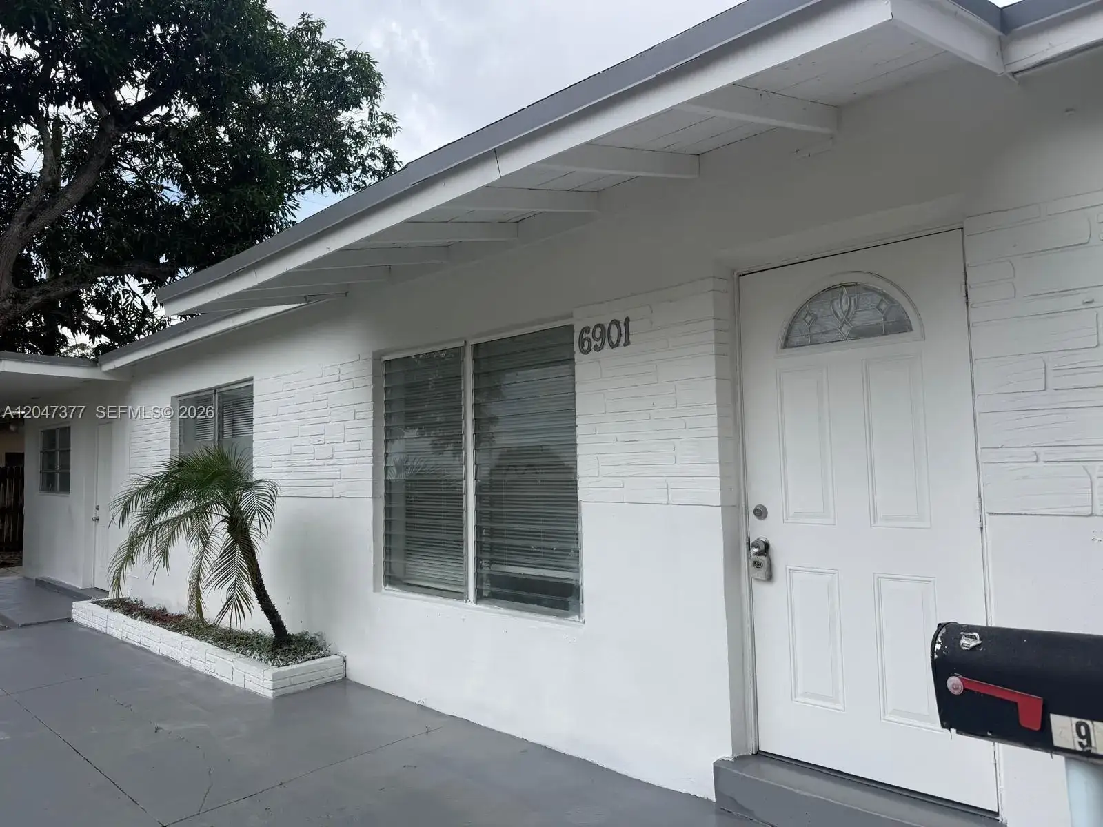 3 bedroom 2 bath Residential for sale at 6901 Thomas St, Hollywood FL 33024