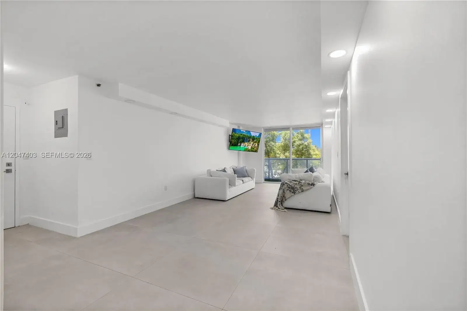 2 bedroom 2 bath Residential Lease for rent at 2457 Collins Ave # 201, Miami Beach FL 33140