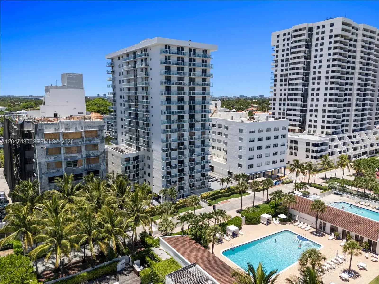 1 bedroom 1 bath Residential Lease for rent at 2457 Collins Ave # 406, Miami Beach FL 33140