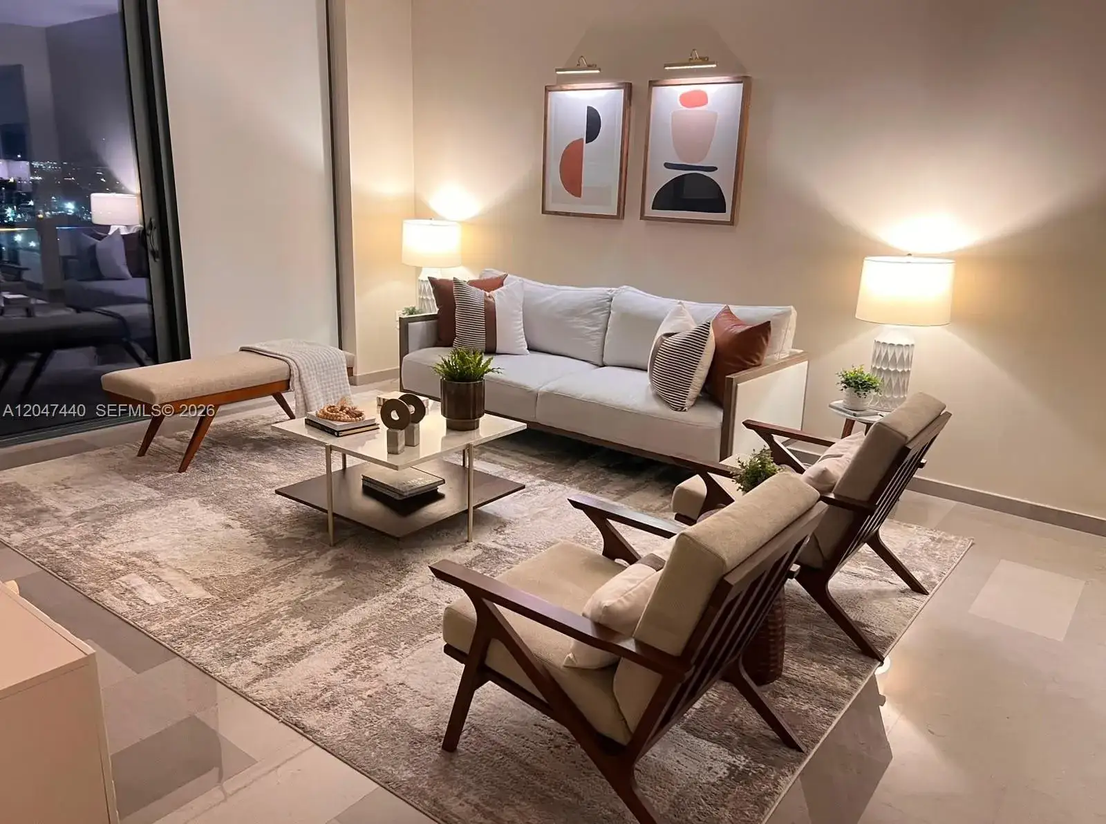 1 bedroom 1 bath Residential Lease for rent at 68 SE 6th St # 906, Miami FL 33131