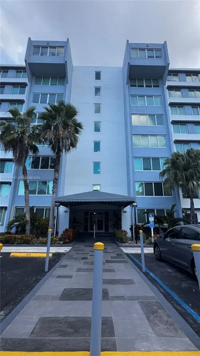 2 bedroom 2 bath Residential for sale at 9125 SW 77th Ave # 501, Miami FL 33156