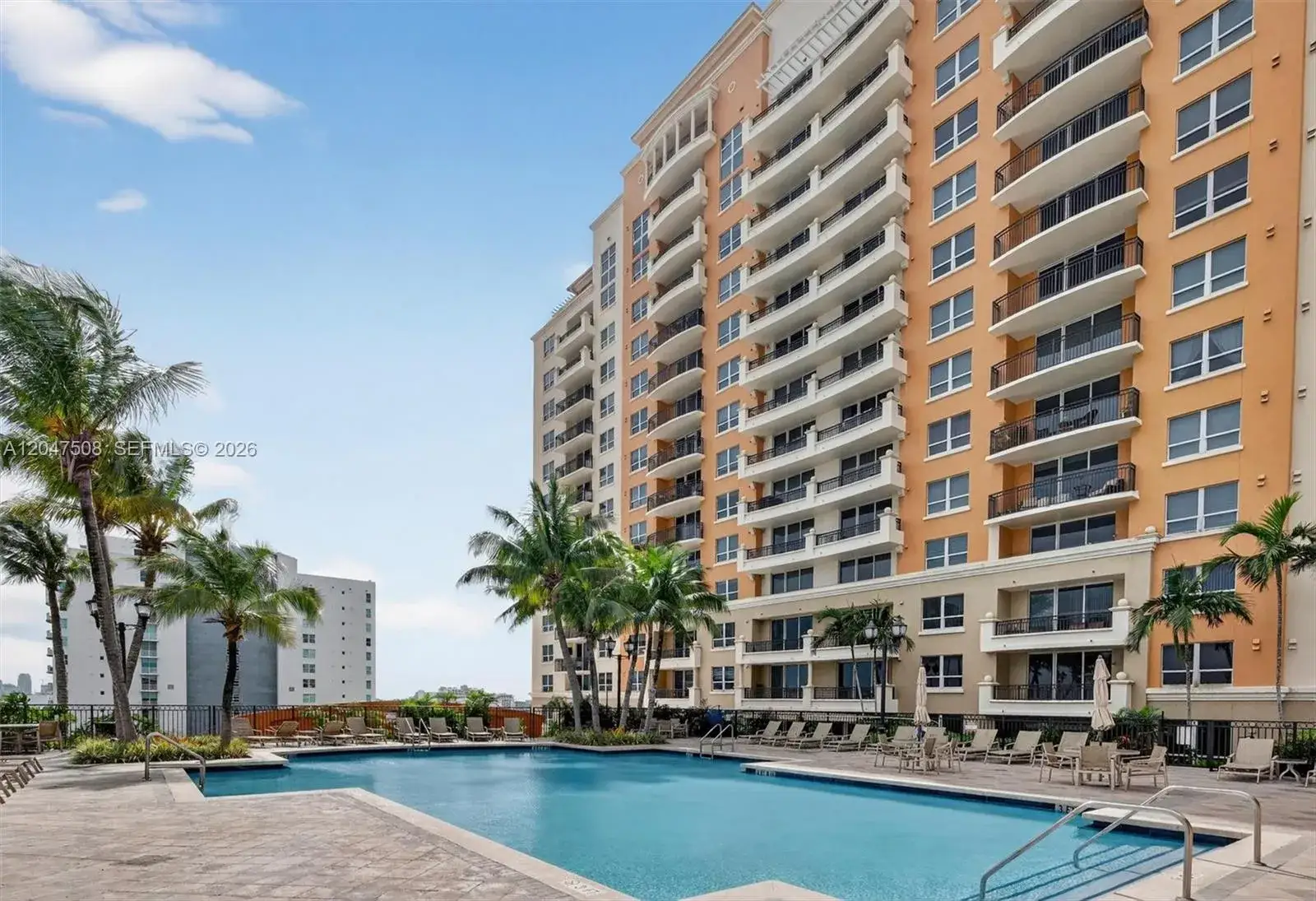 2 bedroom 2 bath Residential for sale at 3232 SW 22nd St # 903, Miami FL 33145