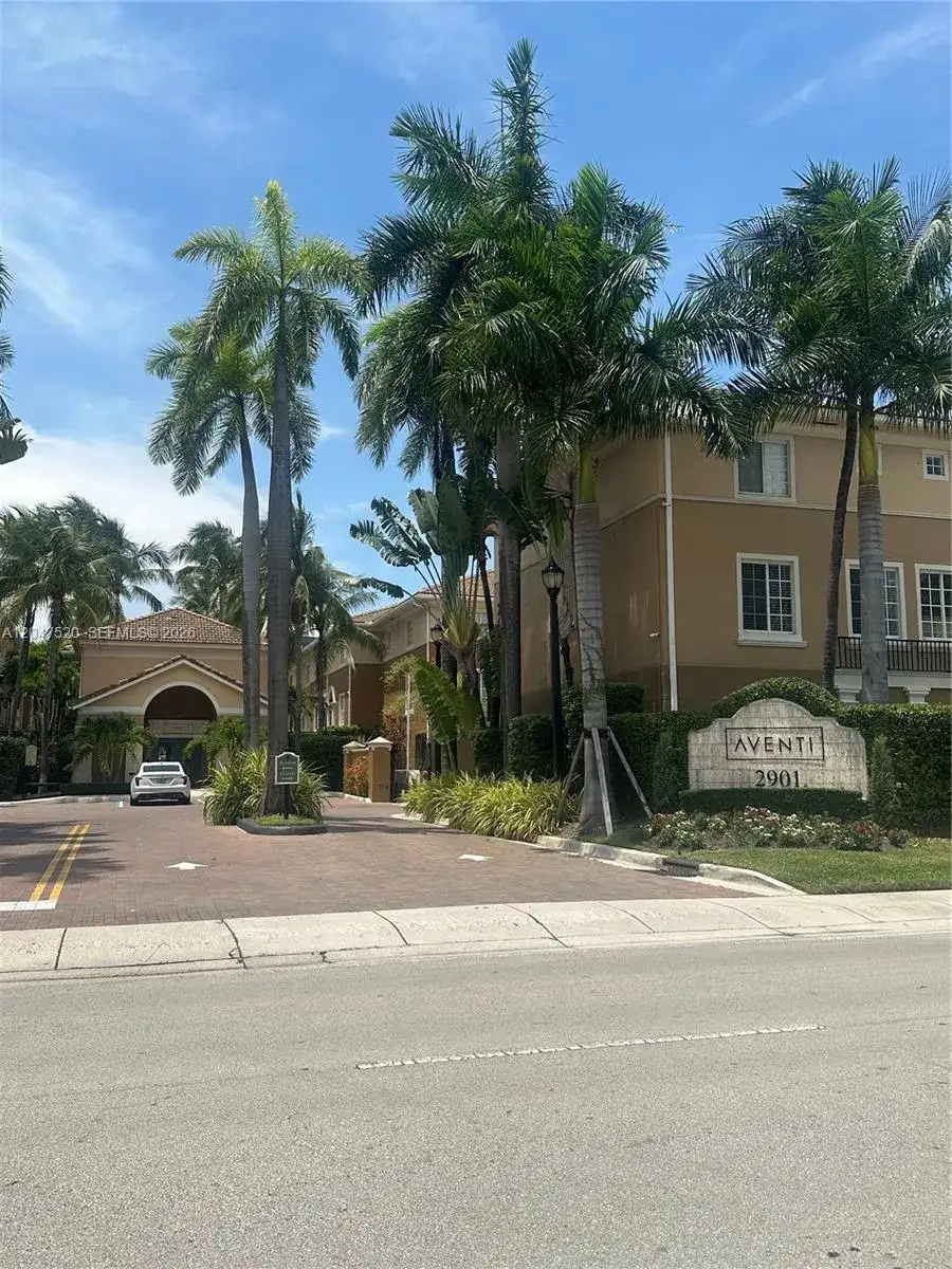 1 bedroom 1 bath Residential Lease for rent at 2961 NE 185th St # 1618, Aventura FL 33180