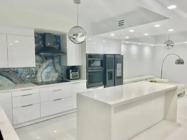 2 bedroom 2 bath Residential for sale at 3330 NE 190th St # 616, Aventura FL 33180