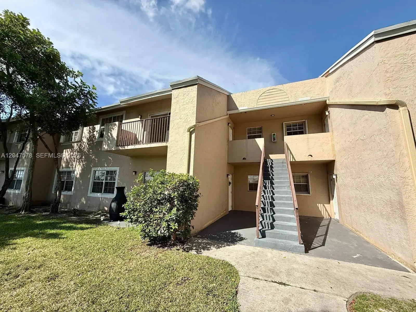 1 bedroom 1 bath Residential for sale at 2151 NW 96th Ter # 15G, Pembroke Pines FL 33024